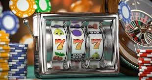 Ilustrasi permainan sportsbook dan casino di perangkat mobile dengan interface pahlawan4d